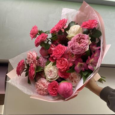 Букет «Berry» с пионами Coral Charm