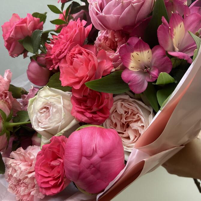 Букет «Berry» с пионами Coral Charm