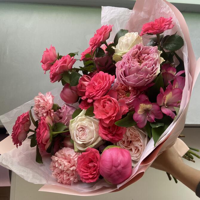 Букет «Berry» с пионами Coral Charm