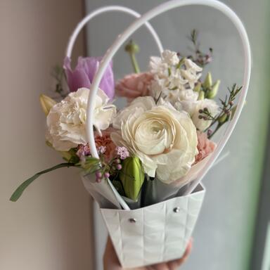 Весенняя композиция в сумочке “Lily“