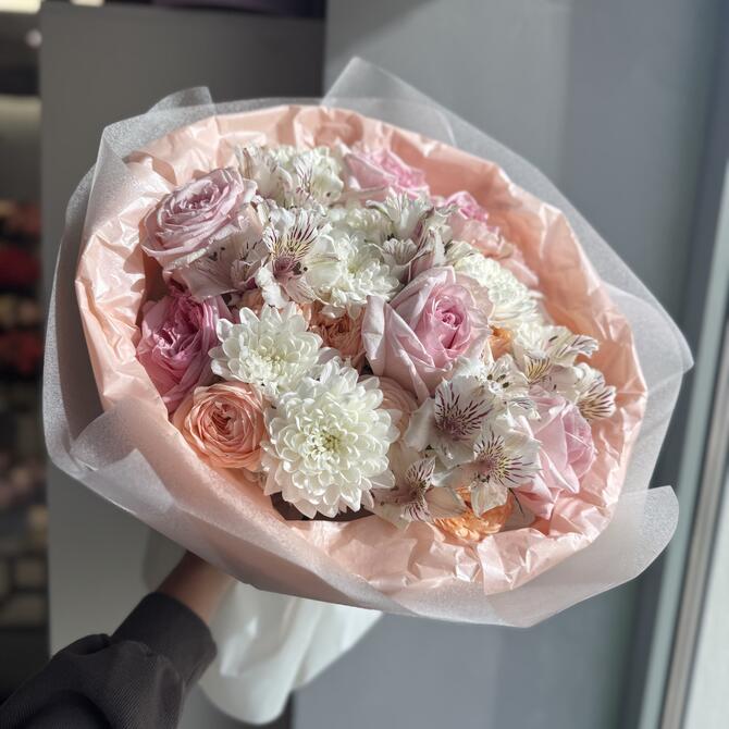 Букет «Нежное послание» с пионовидными розами 