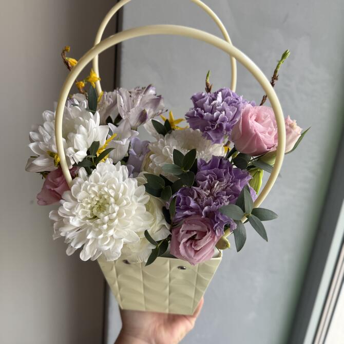 Весенняя композиция в сумочке «Лейла»