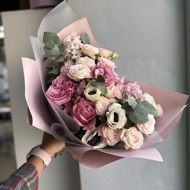 Розы, гиацинты и анемоны 