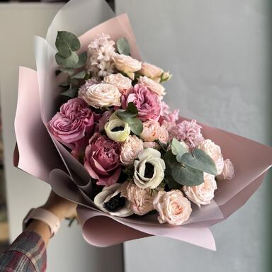 Розы, гиацинты и анемоны 