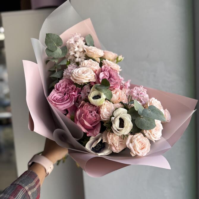 Розы, гиацинты и анемоны 