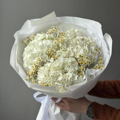 Букет "Summer Sky" с ромашками и гортензиями