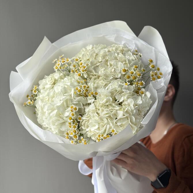 Букет "Summer Sky" с ромашками и гортензиями