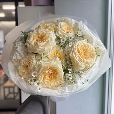 Ромашки, гортензии и пионовидные розы 