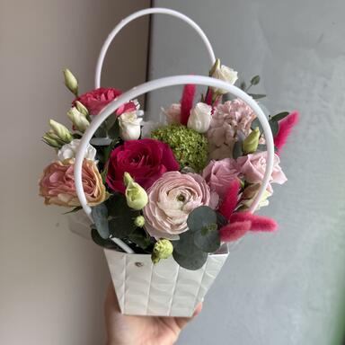 Композиция в сумочке «Клубничный мусс»