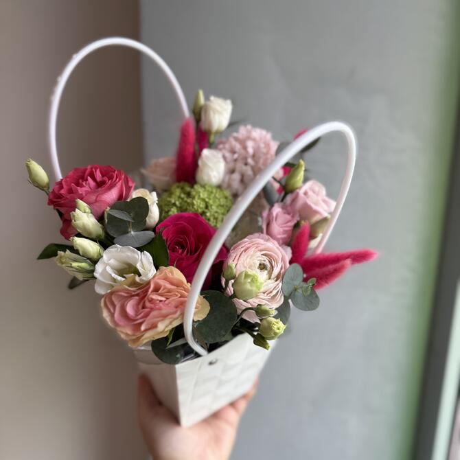 Композиция в сумочке «Клубничный мусс»