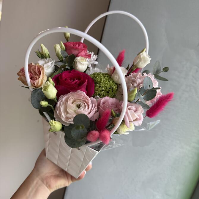 Композиция в сумочке «Клубничный мусс»