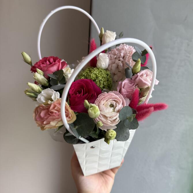 Композиция в сумочке «Клубничный мусс»