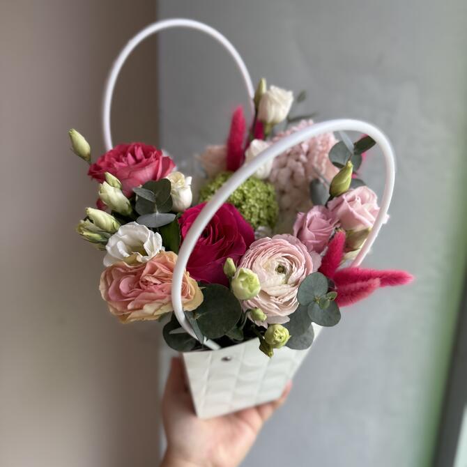 Композиция в сумочке «Клубничный мусс»