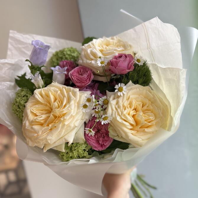 Букет «Lily» с пионовидными розами 