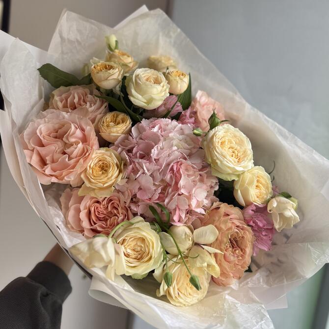 Сборный букет «Flora»