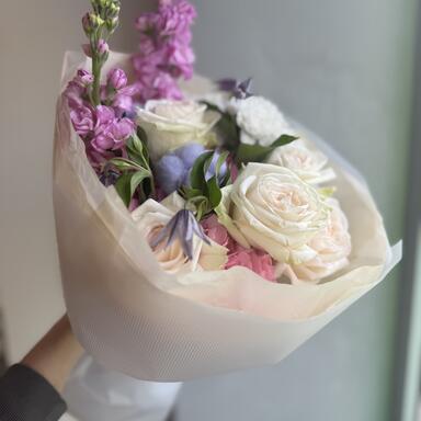 Авторский букет «Chloe» с ароматными розами 