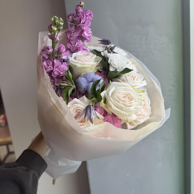 Авторский букет «Chloe» с ароматными розами 